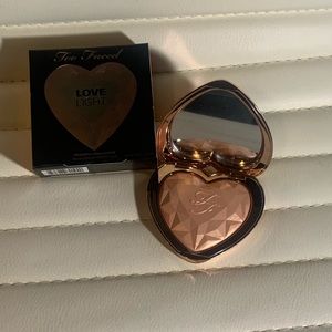 Too Faced Highlighter